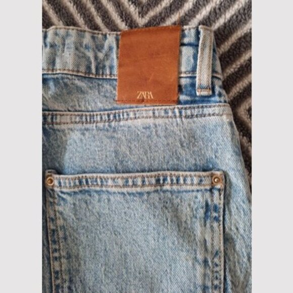 ZARA Women's High Waist Mom Fit Jeans, Size US 2 (EUR 34), Light Wash Denim - Picture 9 of 9